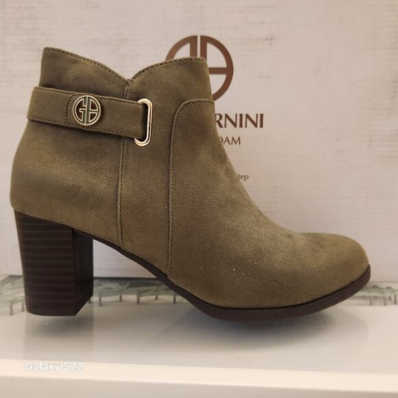 Giani Bernini Memory Foam Artemyss Booties Sage Suede NWB. Size 6.5 - Picture 1 of 12